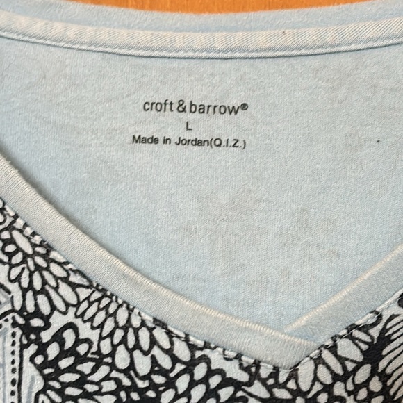 Croft and Barrow Top Size L Black and blue design - Picture 2 of 3